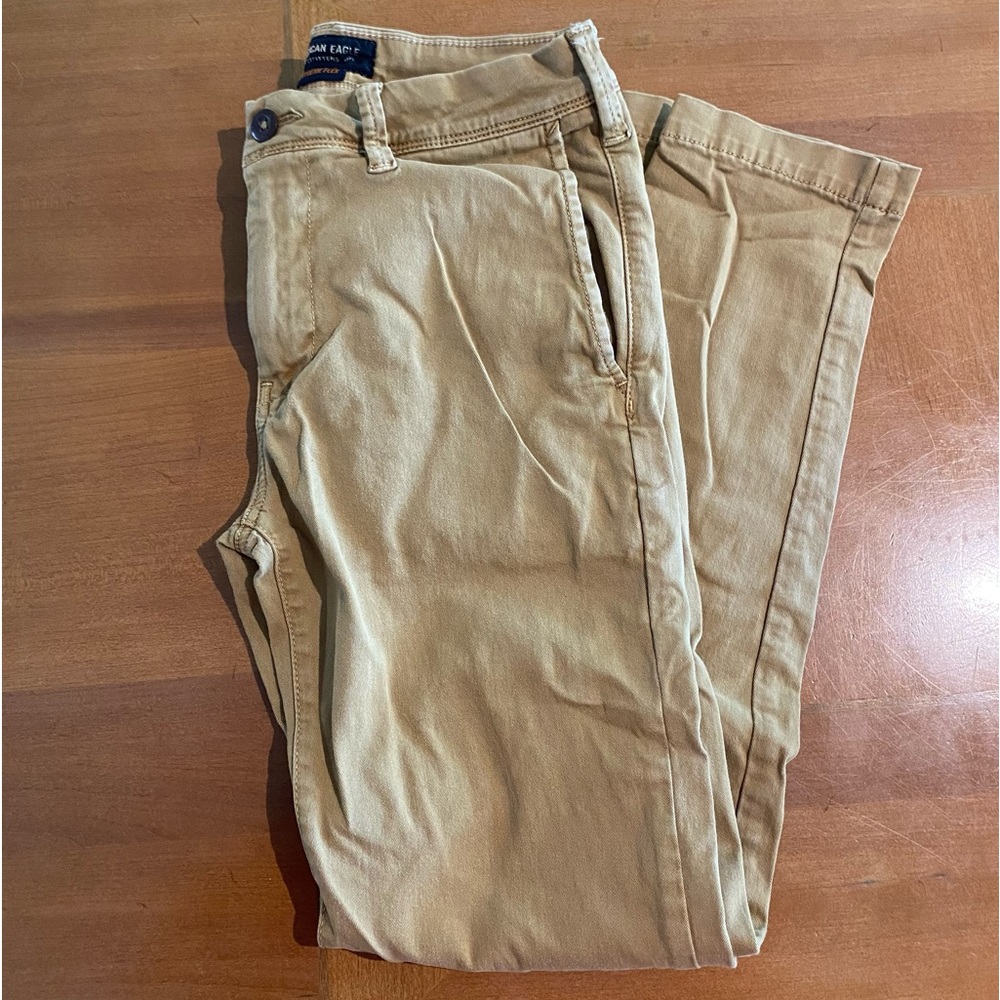 American Eagle Men’s skinny khaki pants